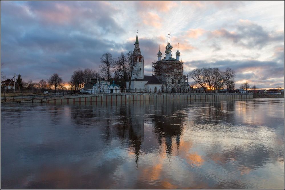 Апрельский рассвет в Холуе