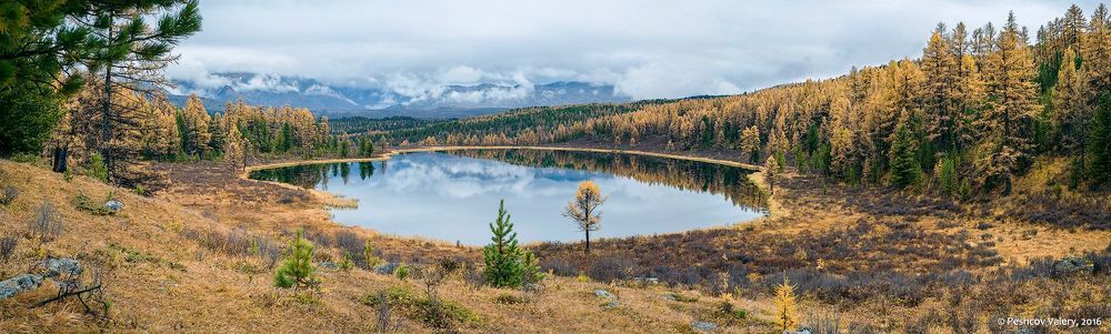04 Причиной этому, вероятно, служит одинокая лиственница на его берегу, которую волей-неволей приходится включать в композицию. И радует это далеко не всегда&hellip; Здесь я попытался немного разрушить стереотипы&hellip;