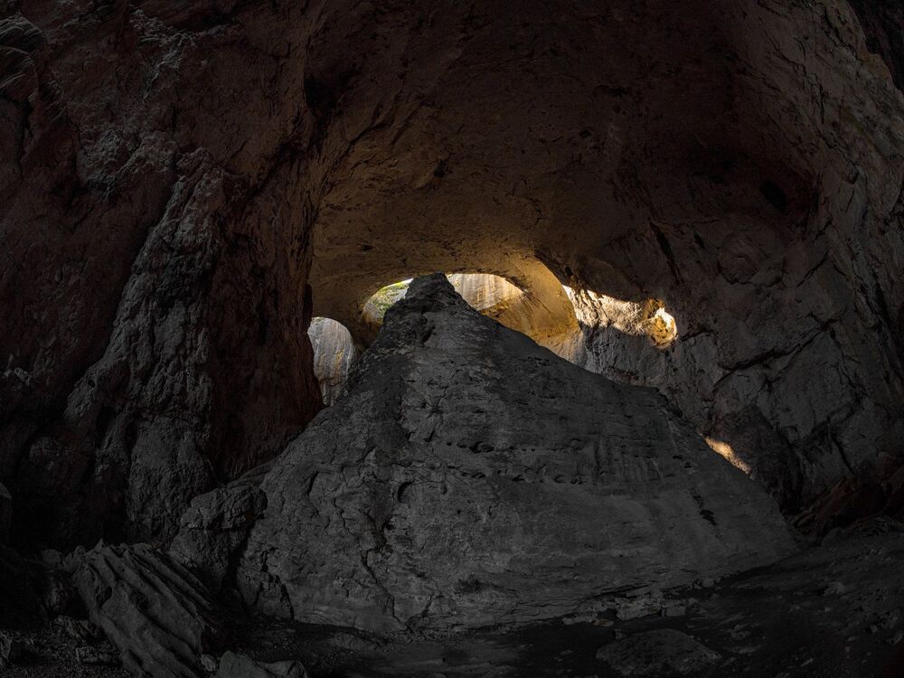 Prohodna Cave (Karlukovo, Bulgaria)