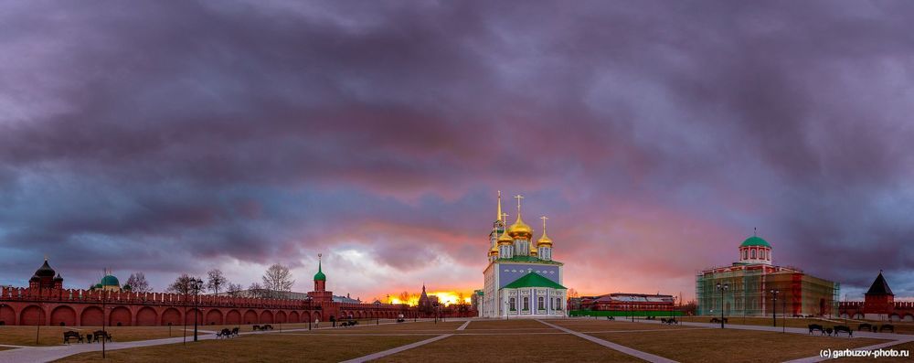 Солнце уходит за стену