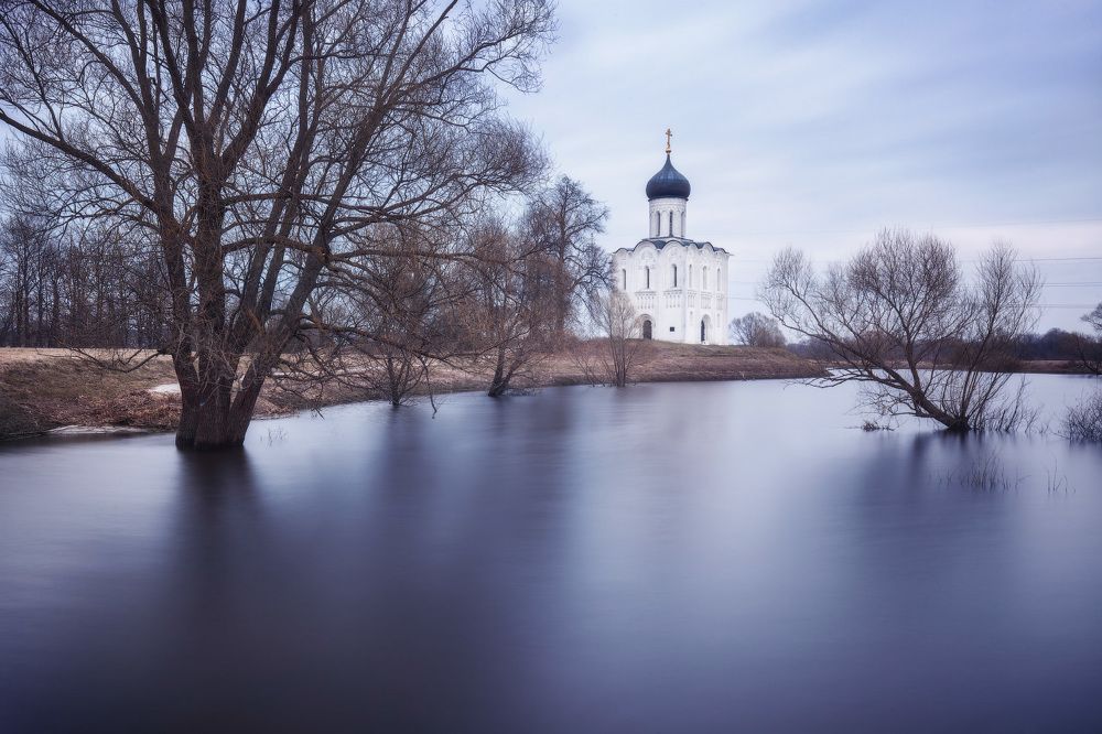 Покрова на Нерли холодным рассветом..