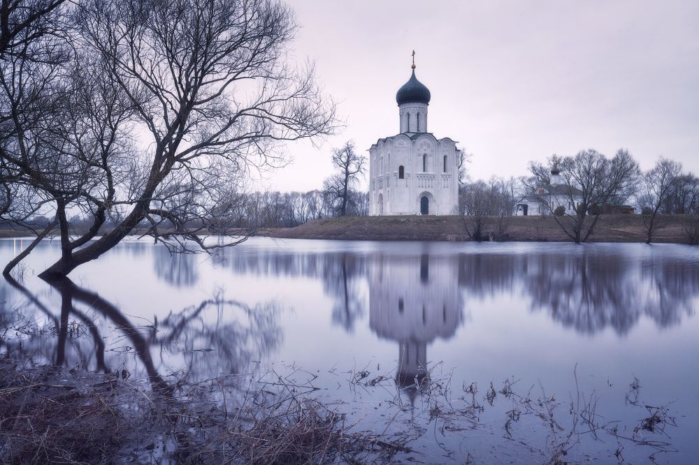 Покрова на Нерли холодным рассветом..
