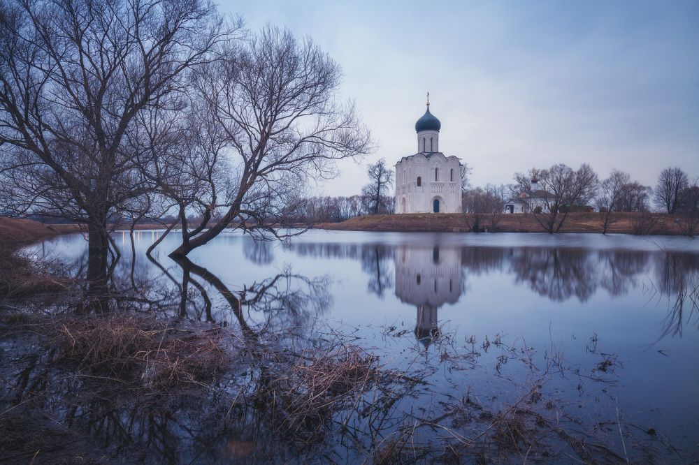 Покрова на Нерли холодным рассветом..