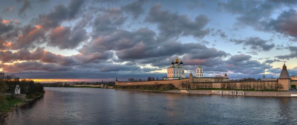 Вечер золотой.