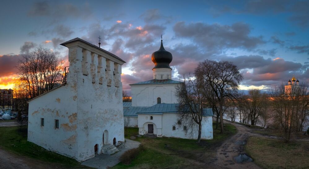 Вечер золотой.