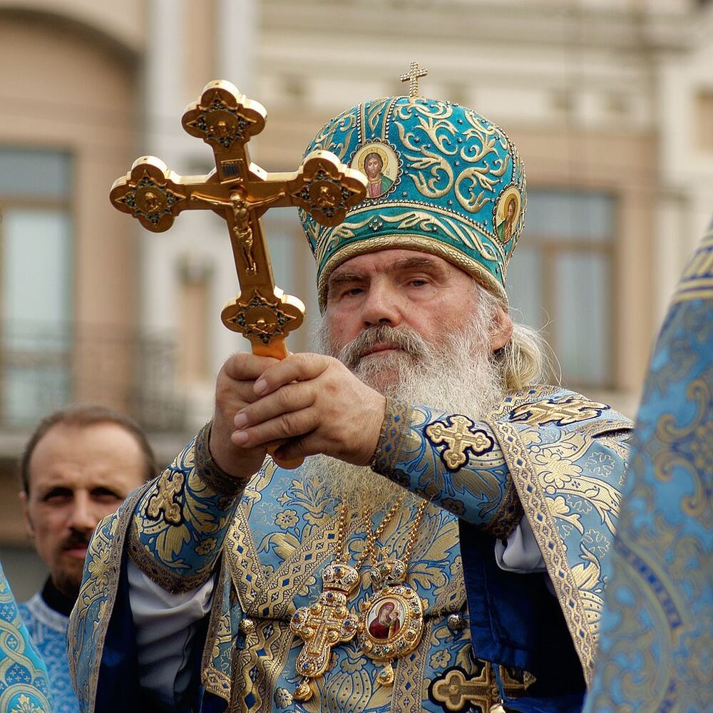 Благословение верующих на улице Владивостока