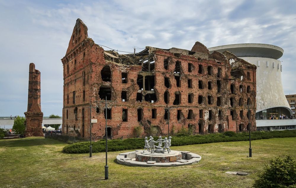 Мельница Гергардта (мельница Грудинина) и дом Павлова.