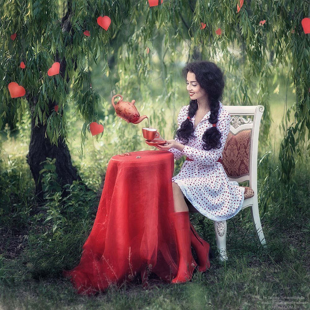Ты будешь чай с мёдом или сахаром? Я буду чай с тобой...