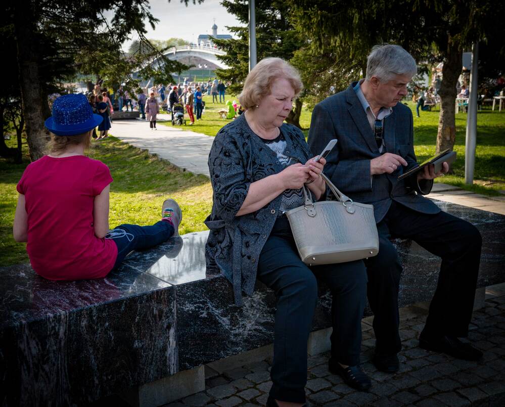 У фонтана.