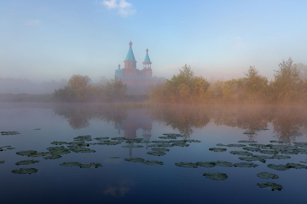 Про луну, туманный рассвет и церквушку