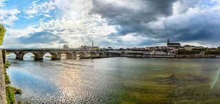 Амбуаз на реке Луара.