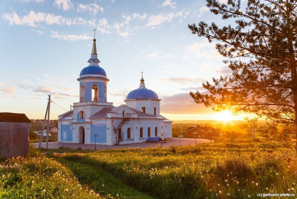 Храм в солнечном свете
