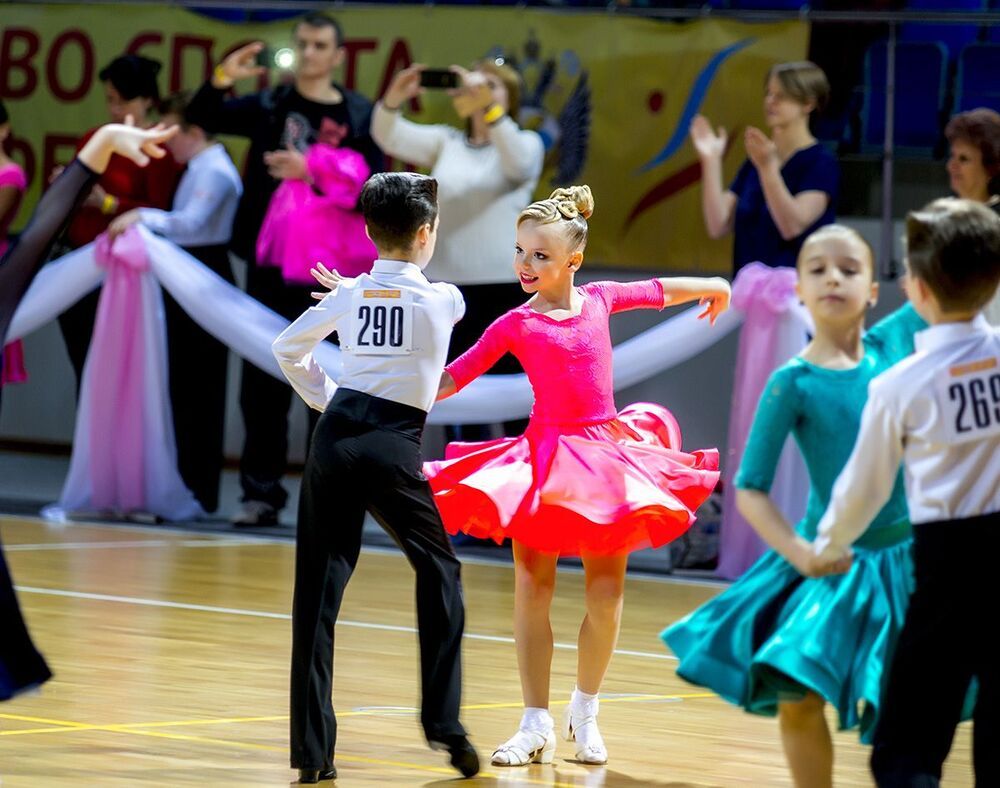 Тимур и Лиза спортивно бальные