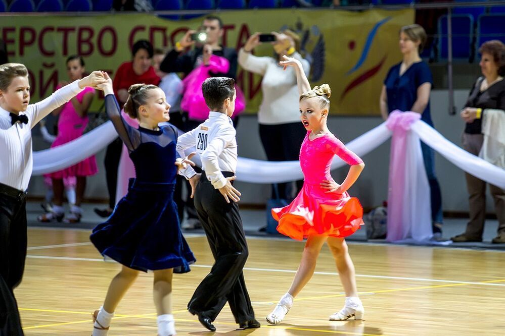 Тимур и Лиза спортивно бальные