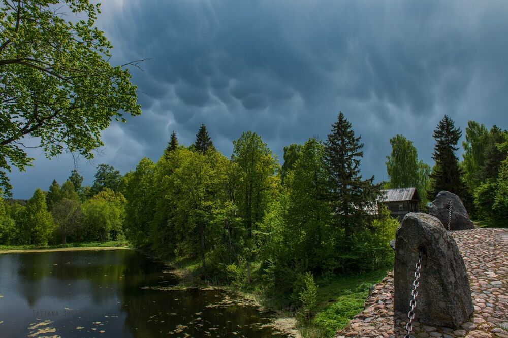 Mammatus clouds