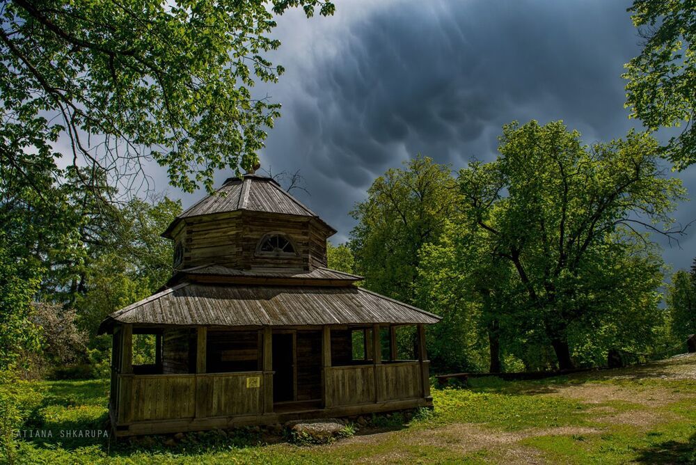 Mammatus clouds