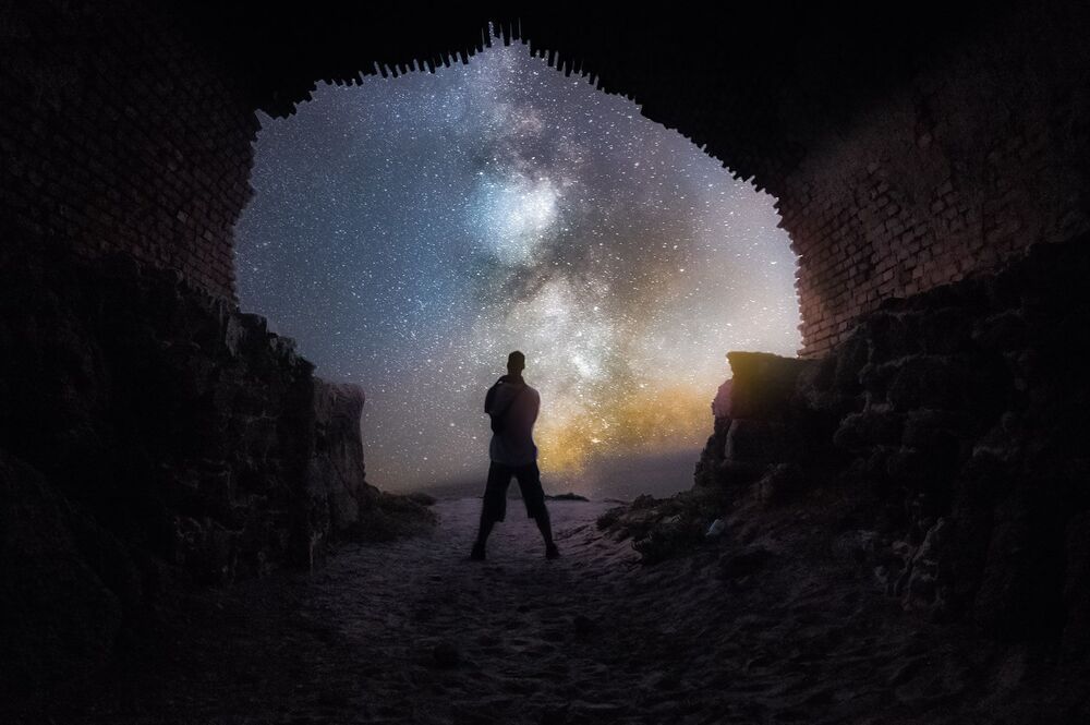 Ruins and beauty into the night