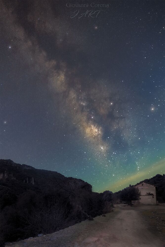 Ruins and beauty into the night