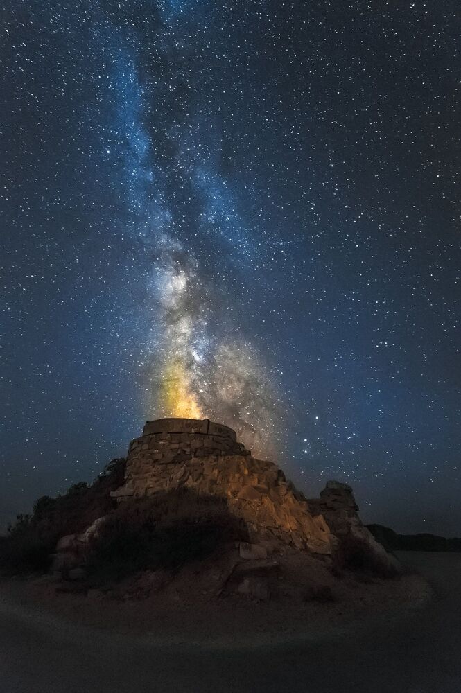 Ruins and beauty into the night