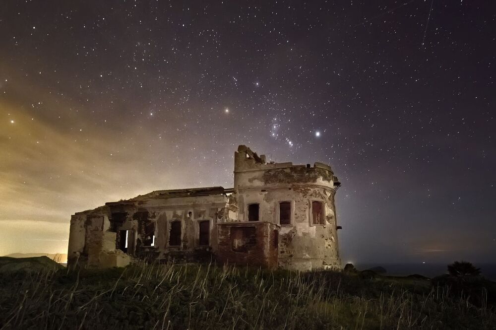 Ruins and beauty into the night