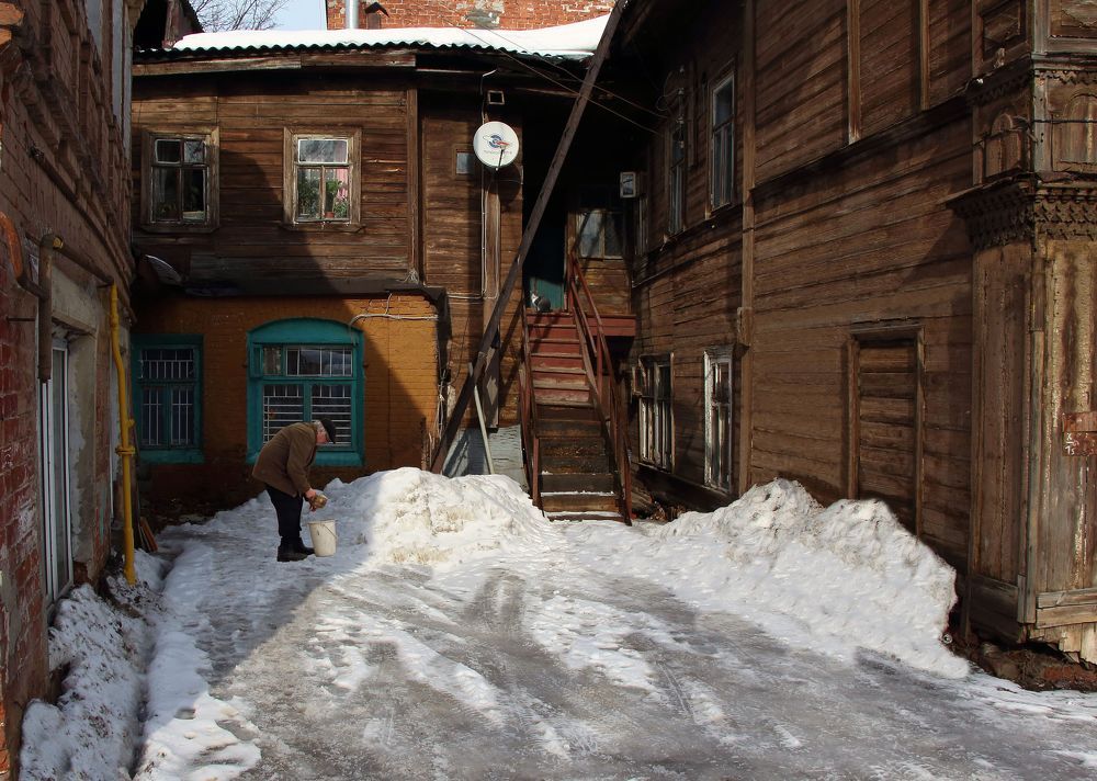 Загляну в знакомый двор, как в забытый сон...