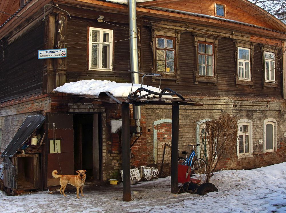 Загляну в знакомый двор, как в забытый сон...