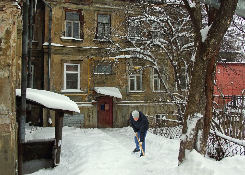 Загляну в знакомый двор, как в забытый сон...