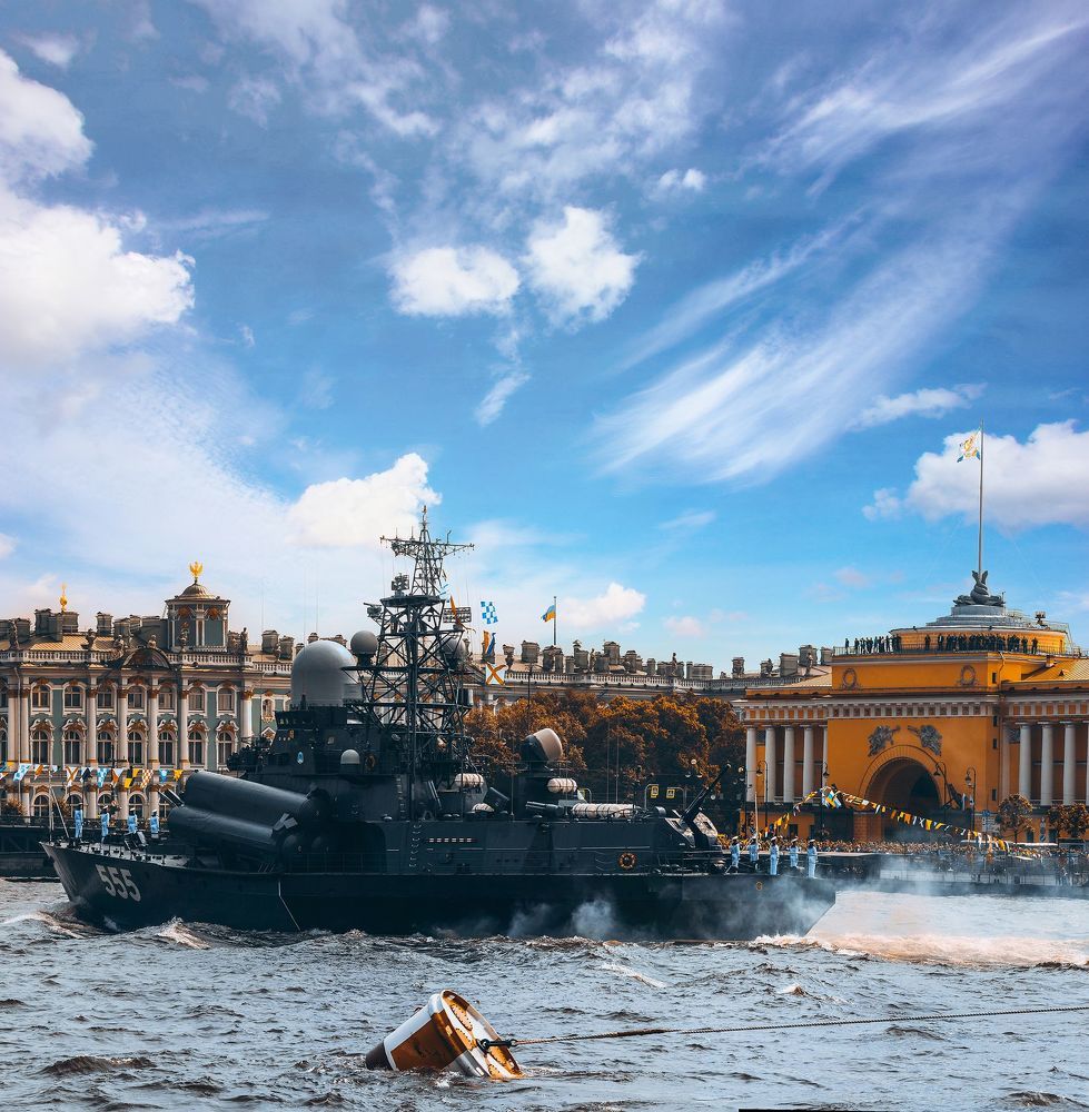Парад ВМФ России в Санкт-Петербурге.