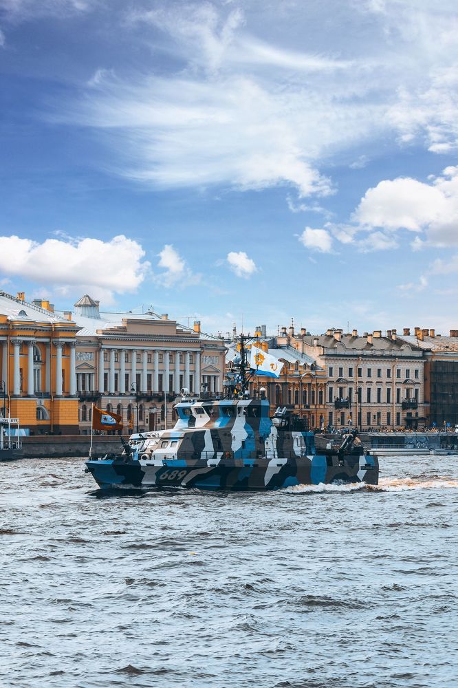 Парад ВМФ России в Санкт-Петербурге.