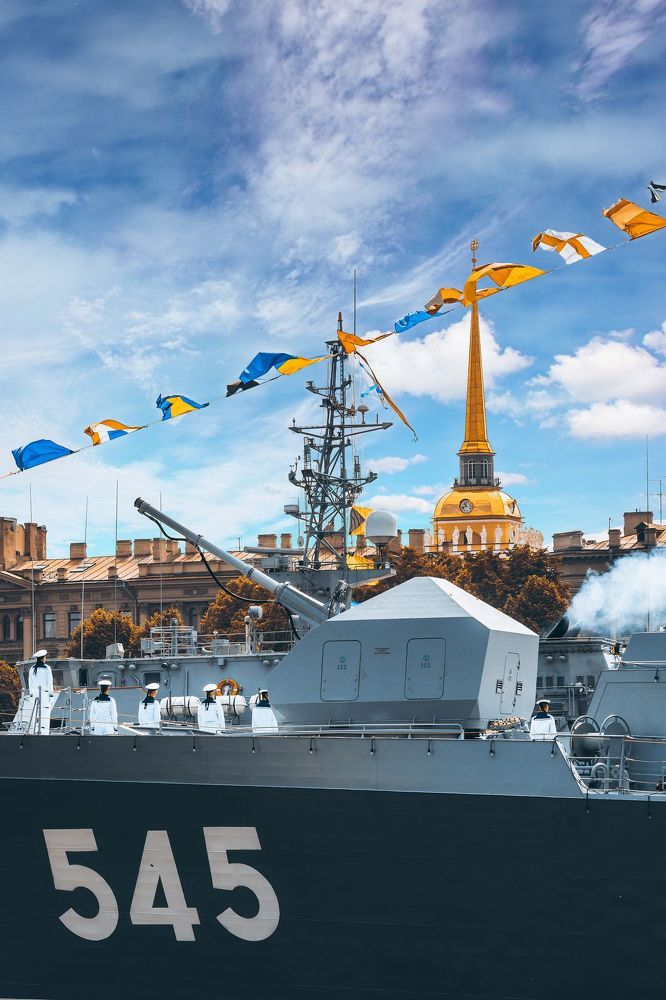 Парад ВМФ России в Санкт-Петербурге.