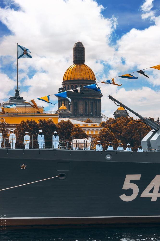 Парад ВМФ России в Санкт-Петербурге.
