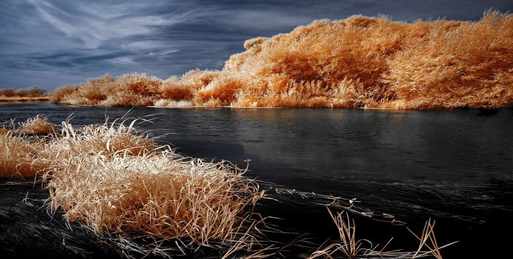 Сезон быстрой воды. Инфракрасная фотография.