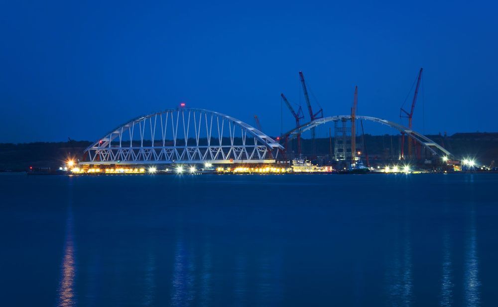 ТРАНСПОРТИРОВКА ЖЕЛЕЗНОДОРОЖНОЙ АРКИ КЕРЧЕНСКОГО МОСТА.
