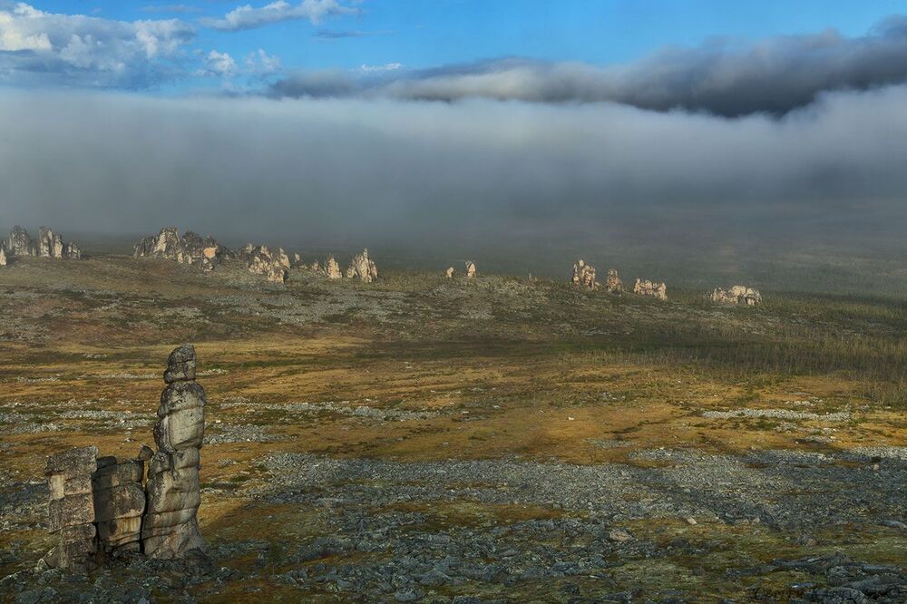 В краю ожившего гранита.