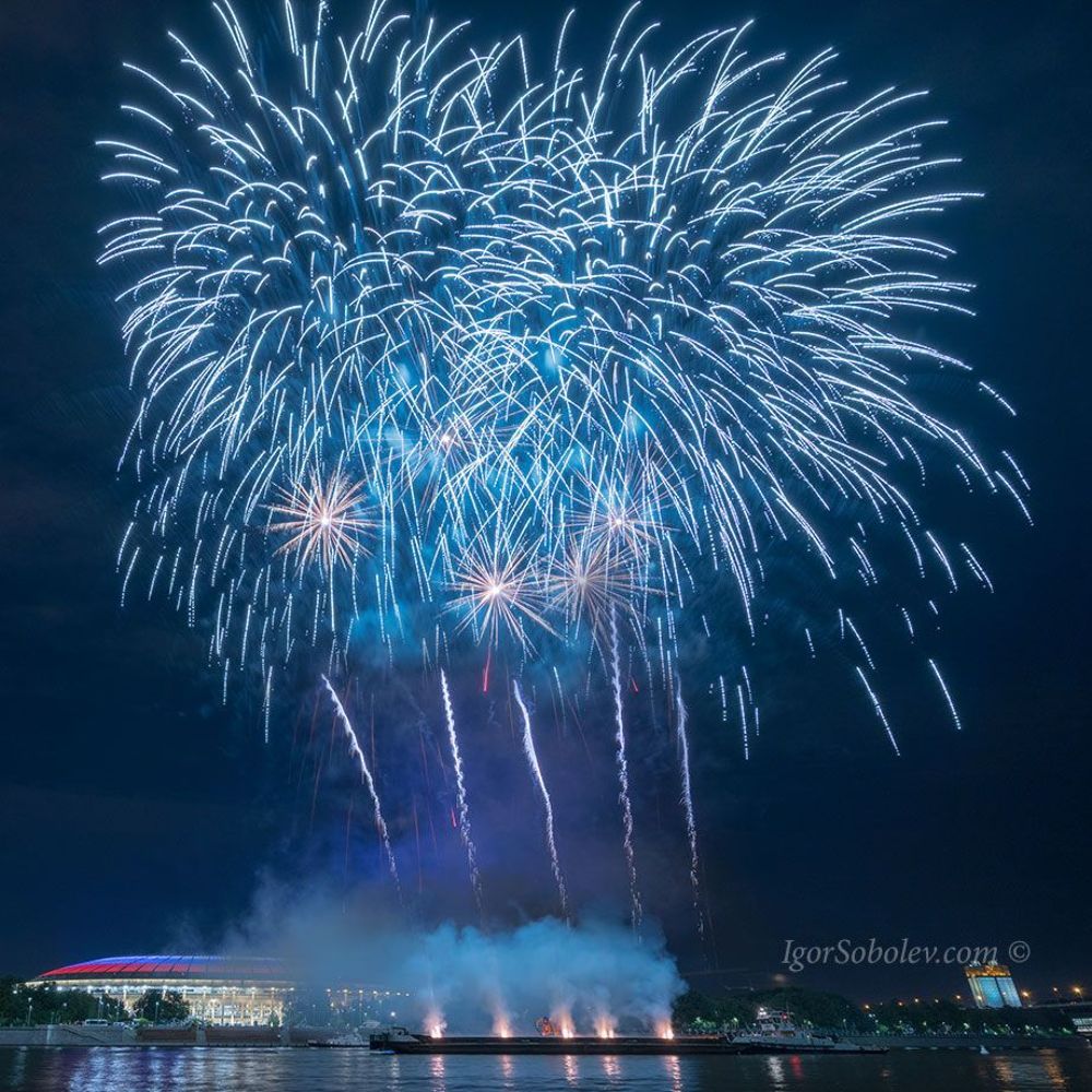 Праздничный фейерверк на День города. Москва 09.09.2017