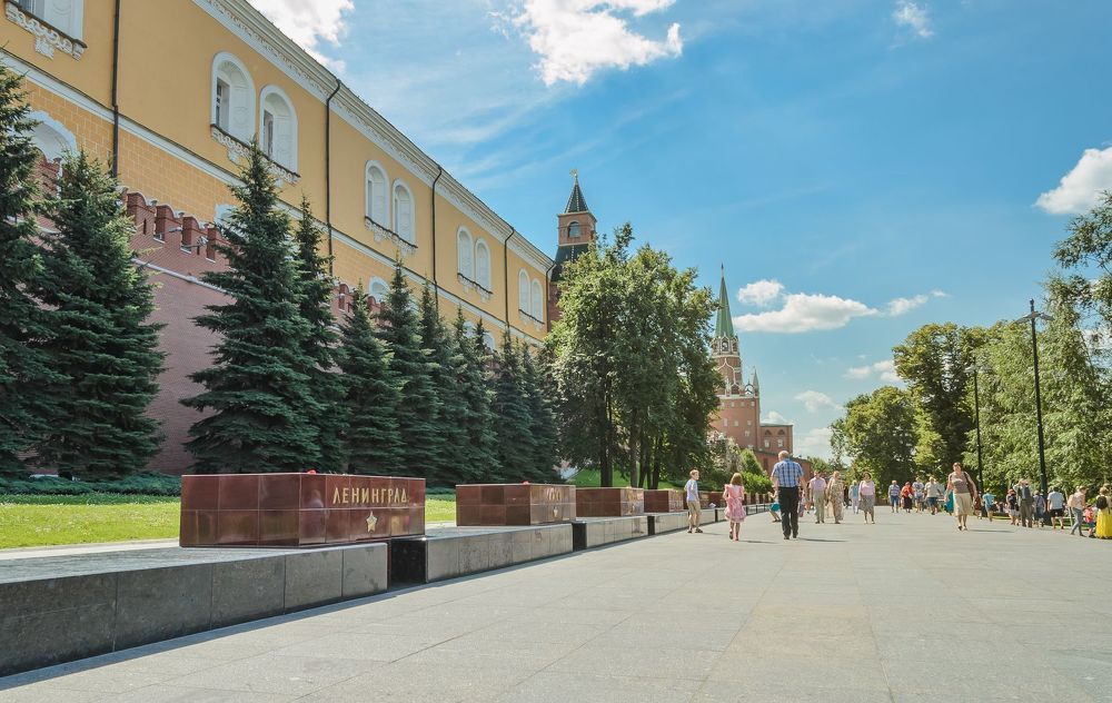 Аллея городов-героев и городов воинской славы.