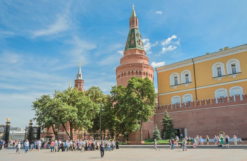Вид на Угловую Арсенальную башню Московского Кремля.