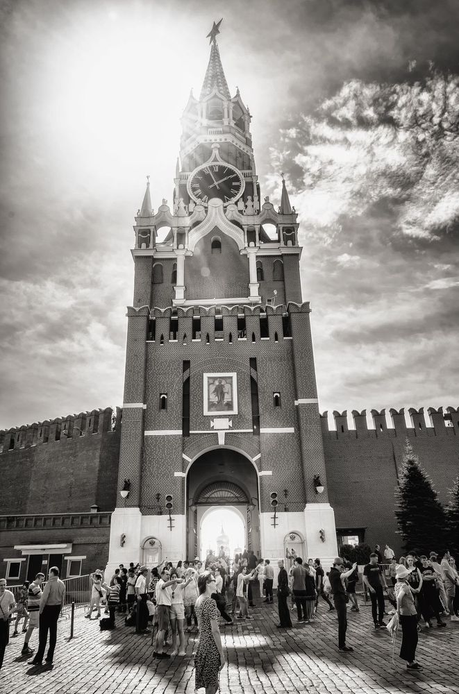 Вид на Спасскую башню.