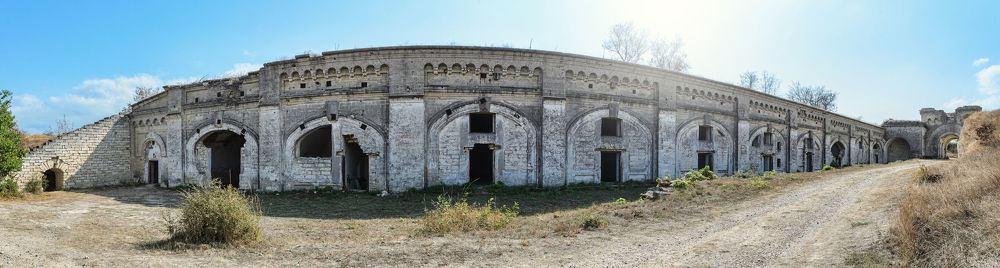 Казармы.