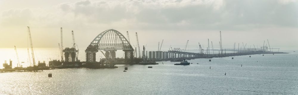 Строительство Крымского моста.  Вид с мыса Ак-Бурун.