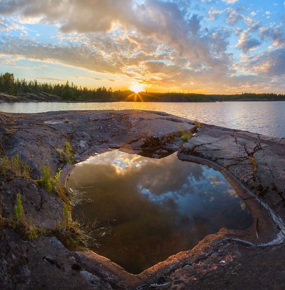 Закат на Ладожских шхерах.