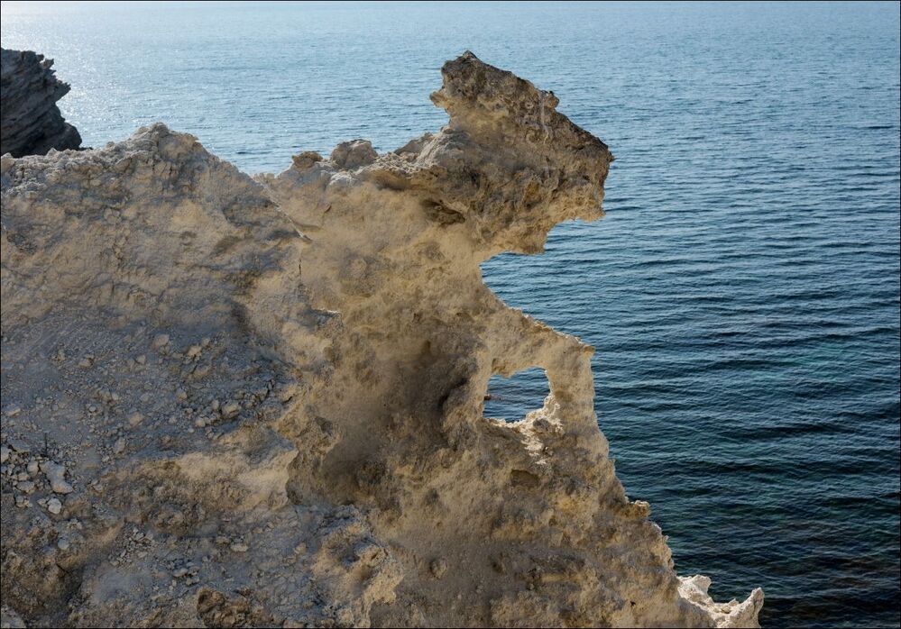 Нечто над морем
