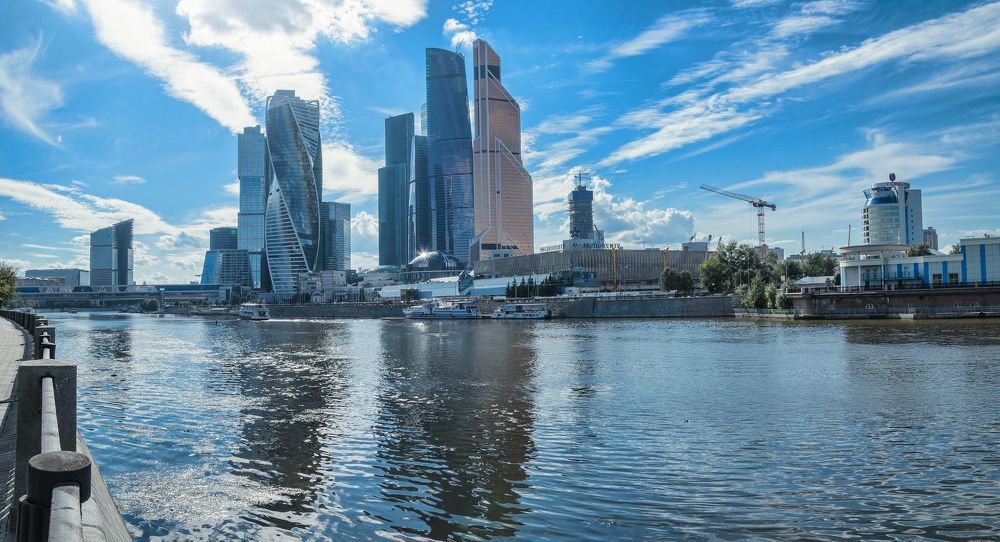 ПРО СИНИЕ ПОЛДНИ МОСКВЫ.