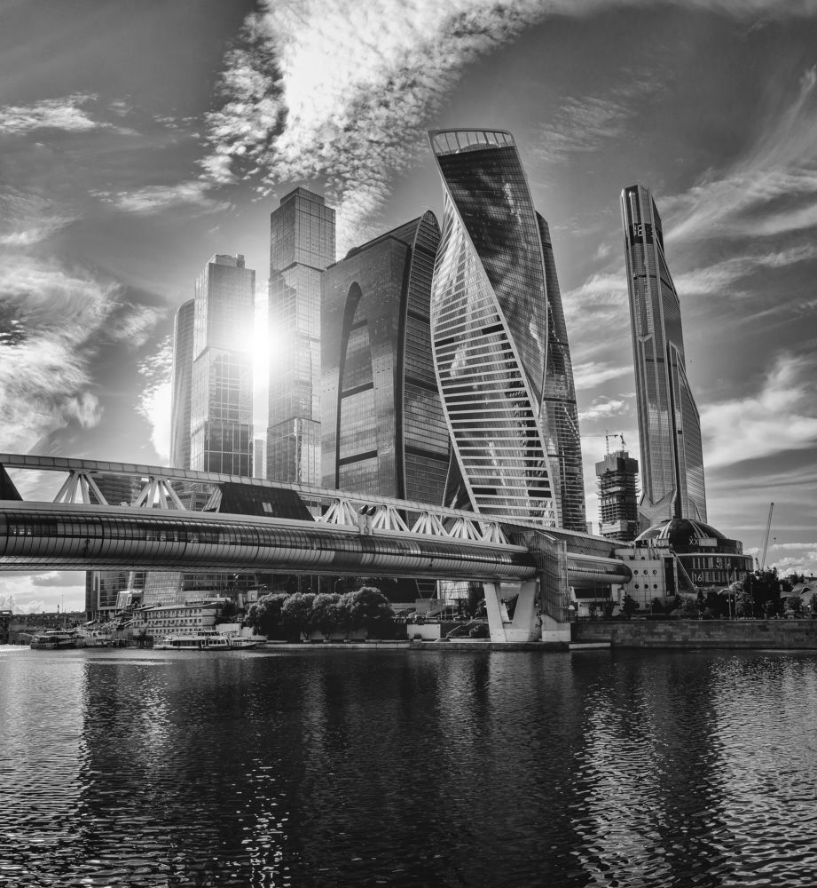 ПРО СИНИЕ ПОЛДНИ МОСКВЫ.