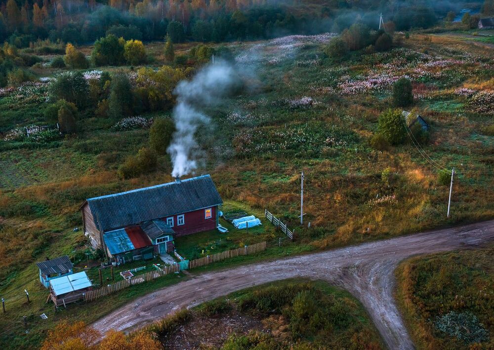 На осенней заре.