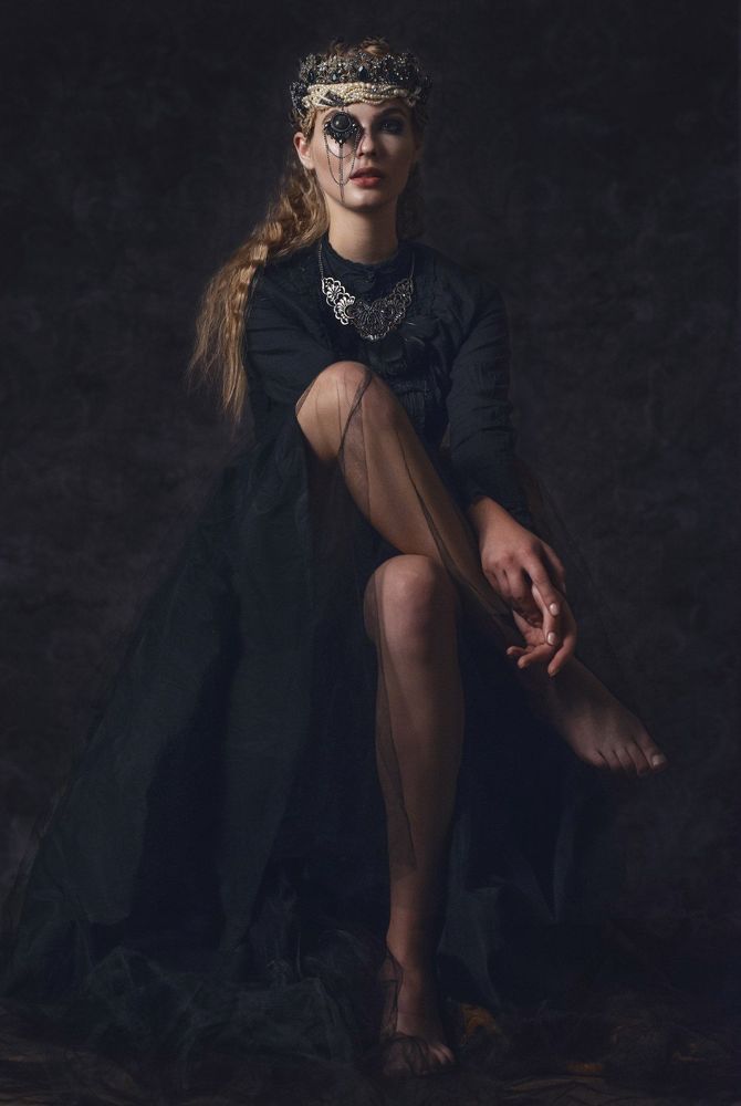 DARK QUEEN