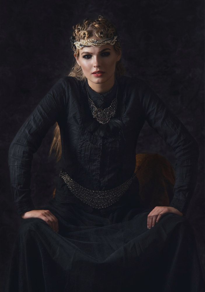 DARK QUEEN