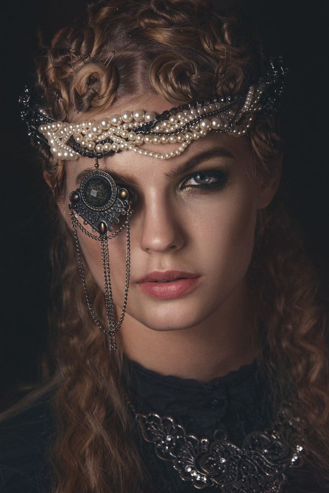DARK QUEEN