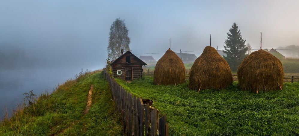 На берегу реки Оять.