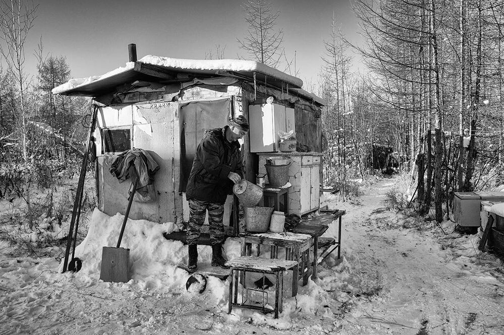 Усть-Среднекан - упраздненный поселок Магаданской области (430 км по колымской трассе), ныне - урочище, 3 живых души...